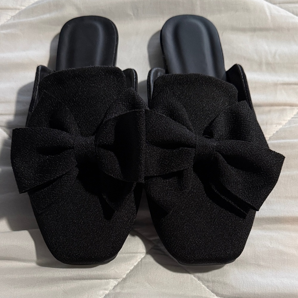 Elegant Black Bow Slip-On Shoes